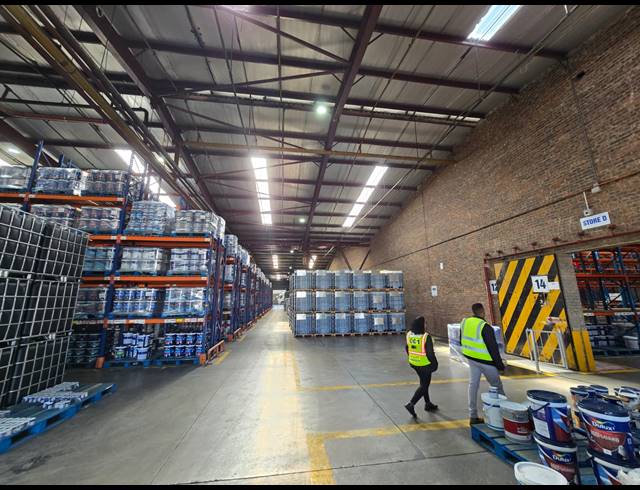 12,000M² WAREHOUSE TO LET IN DENVER